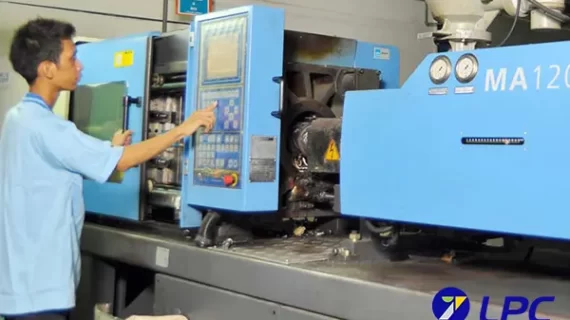 pabrik injection plastic molding